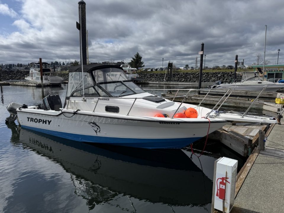 1990 Bayliner 2302 Trophy Walkaround