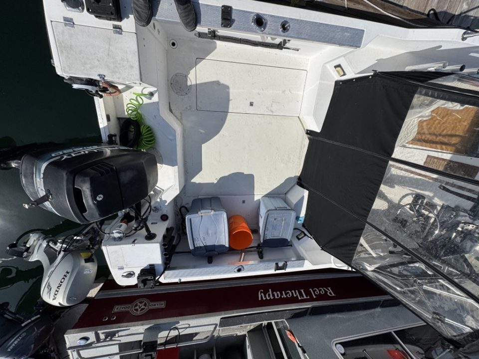 1990 Bayliner 2302 Trophy Walkaround