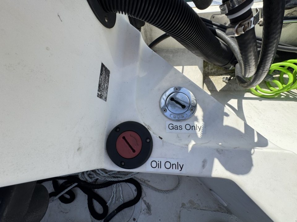 1990 Bayliner 2302 Trophy Walkaround