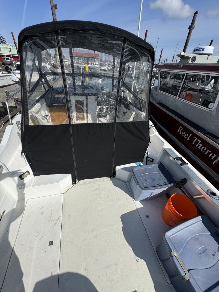 1990 Bayliner 2302 Trophy Walkaround
