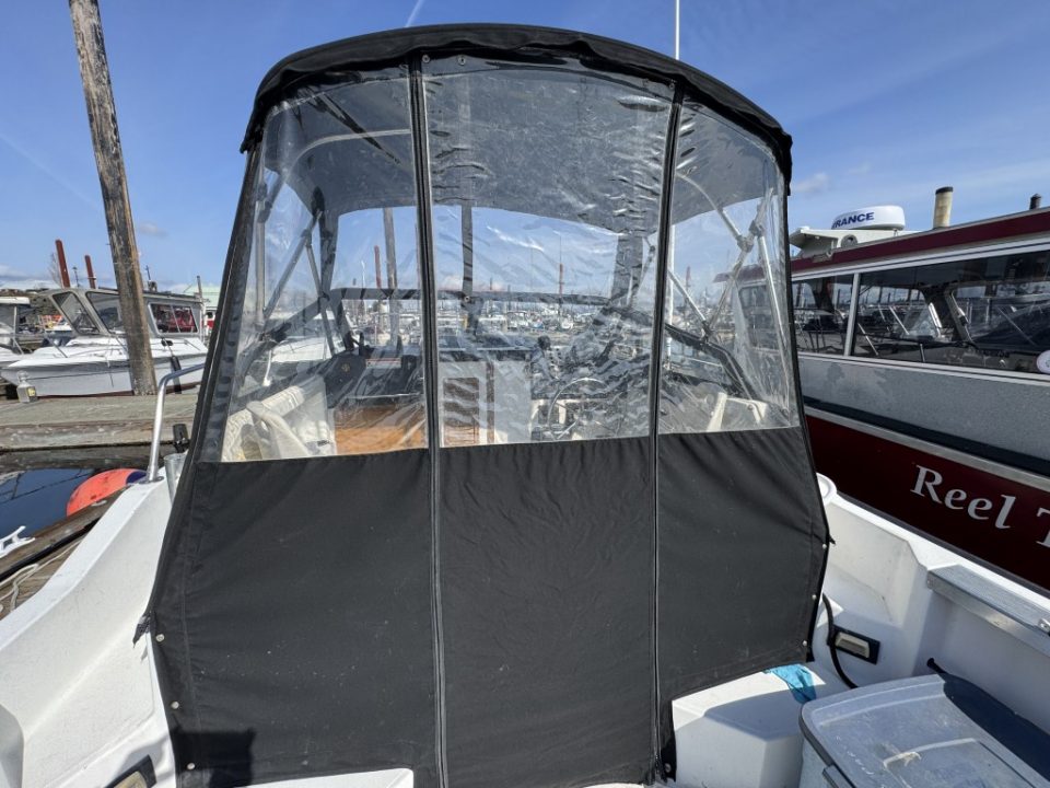 1990 Bayliner 2302 Trophy Walkaround