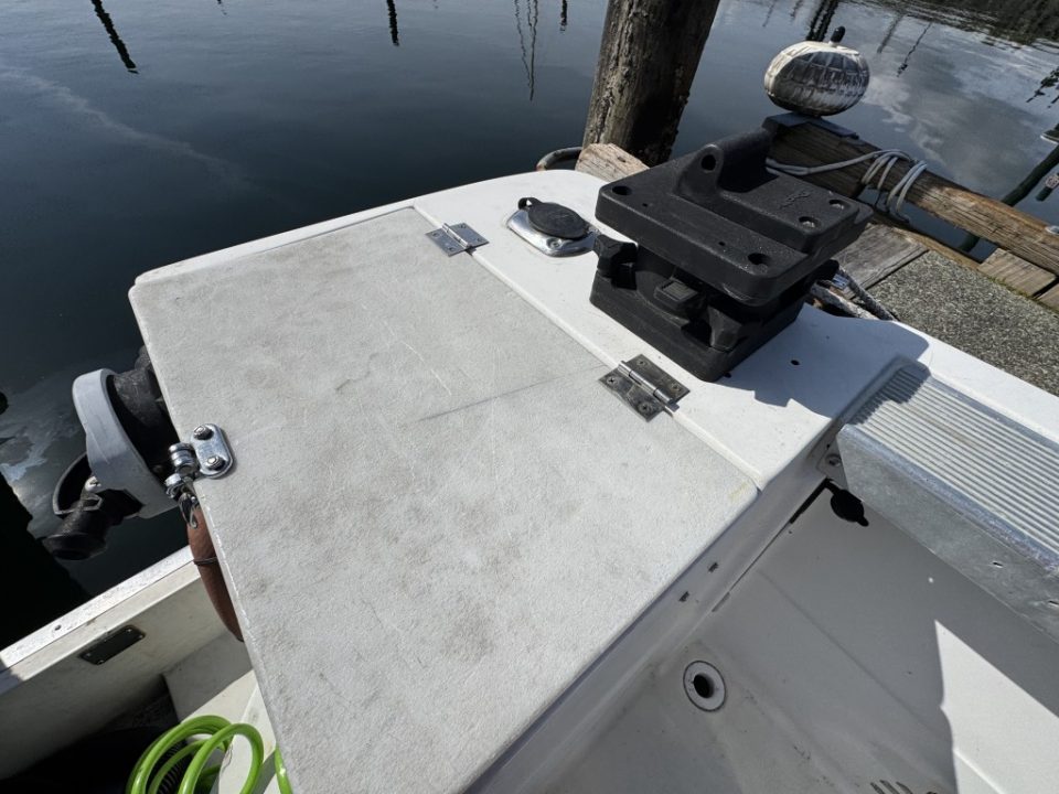 1990 Bayliner 2302 Trophy Walkaround