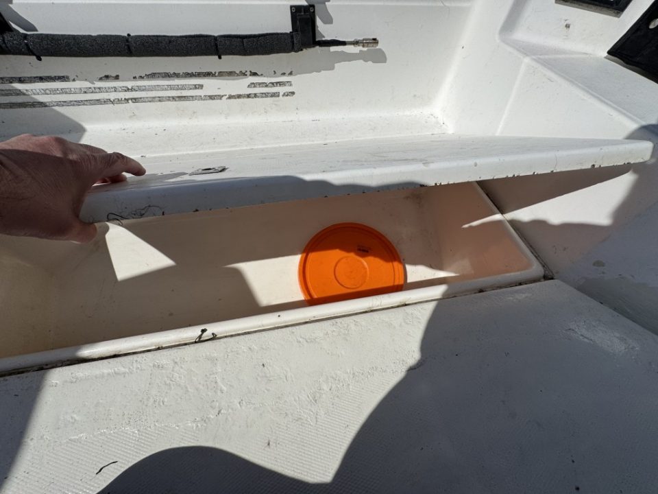 1990 Bayliner 2302 Trophy Walkaround