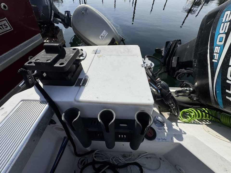 1990 Bayliner 2302 Trophy Walkaround