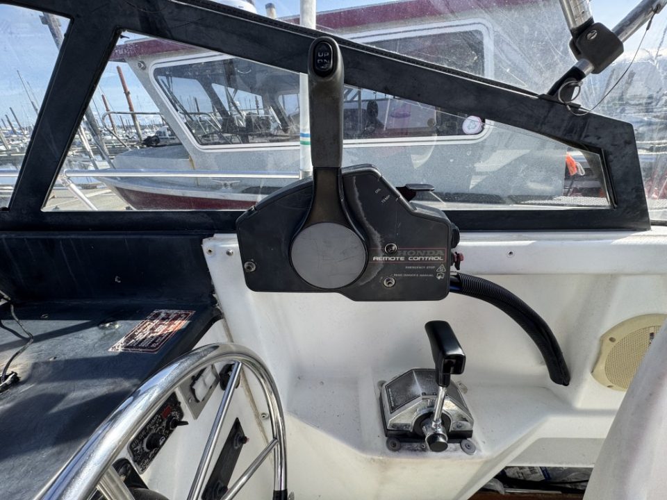 1990 Bayliner 2302 Trophy Walkaround