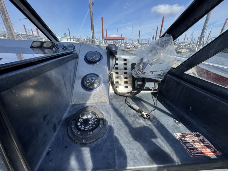 1990 Bayliner 2302 Trophy Walkaround