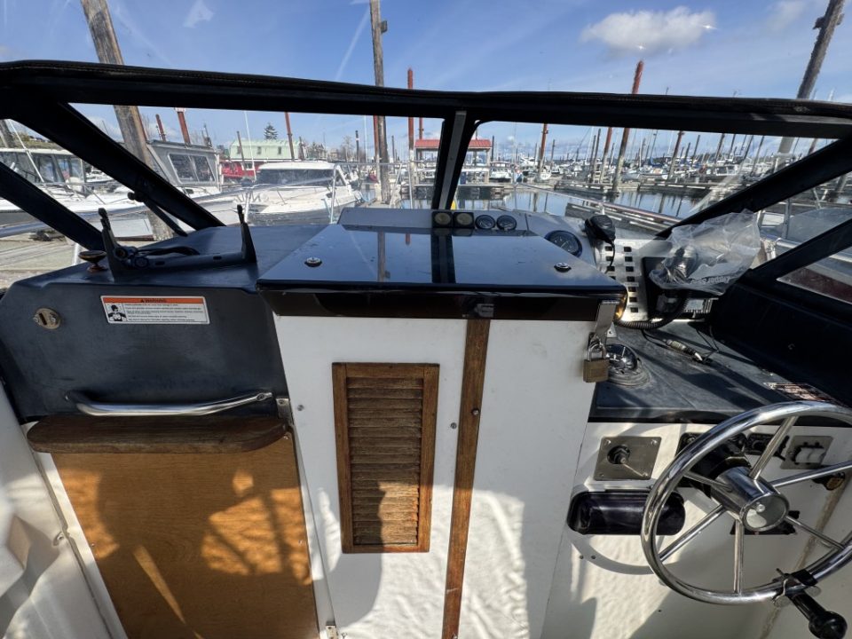 1990 Bayliner 2302 Trophy Walkaround