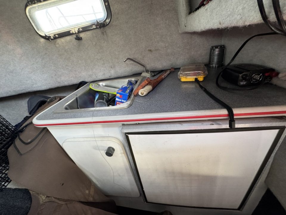 1990 Bayliner 2302 Trophy Walkaround