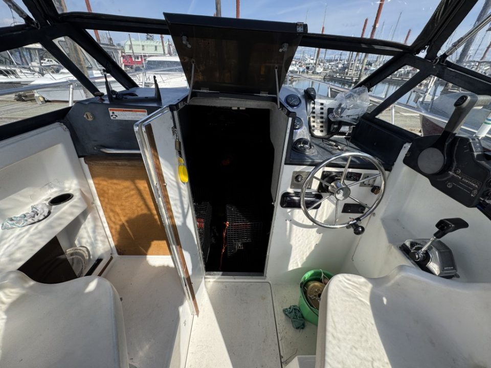 1990 Bayliner 2302 Trophy Walkaround