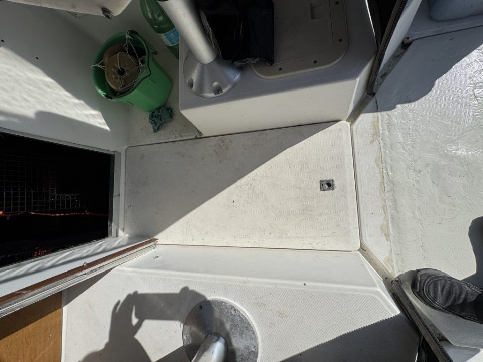 1990 Bayliner 2302 Trophy Walkaround