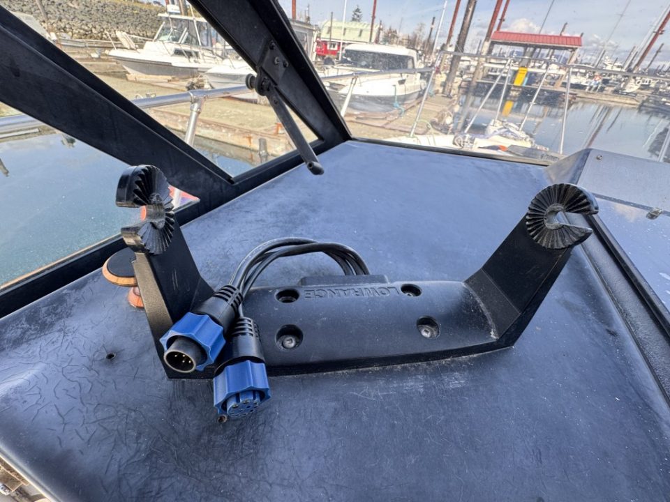 1990 Bayliner 2302 Trophy Walkaround