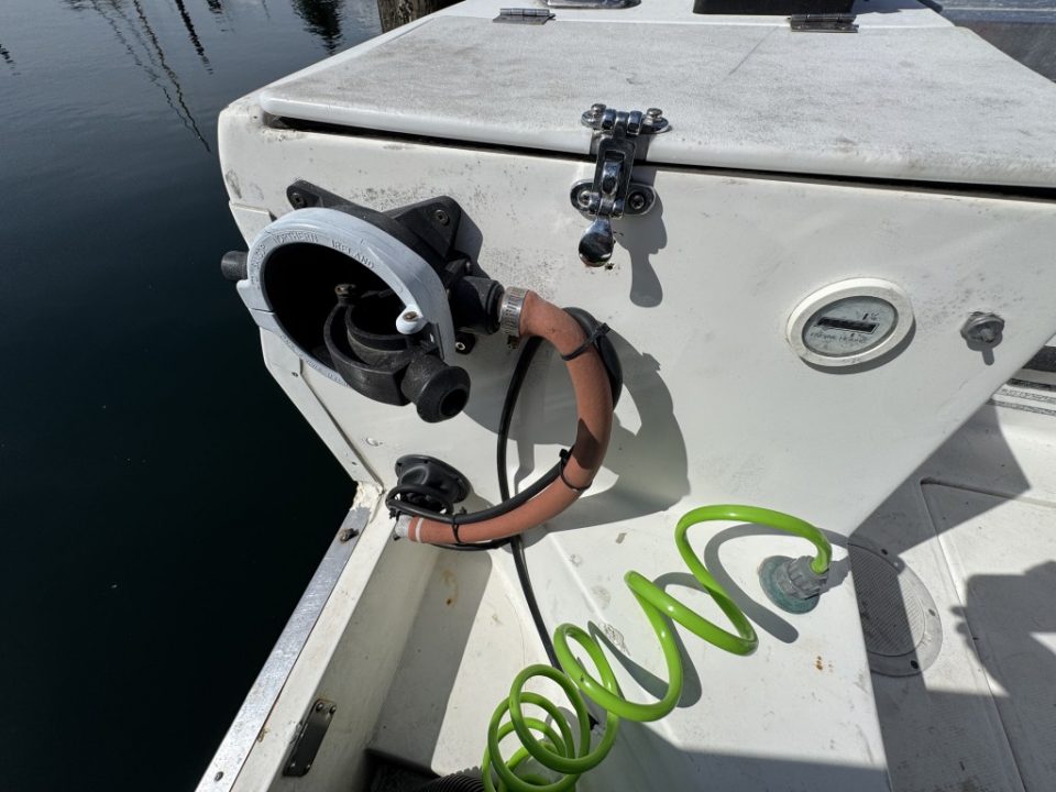 1990 Bayliner 2302 Trophy Walkaround