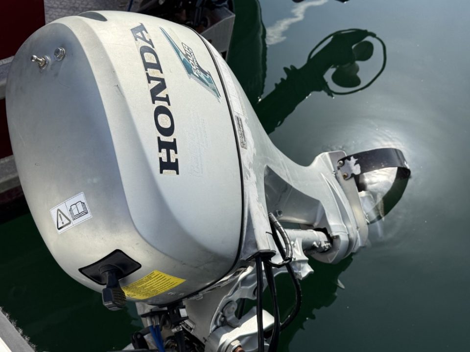 1990 Bayliner 2302 Trophy Walkaround