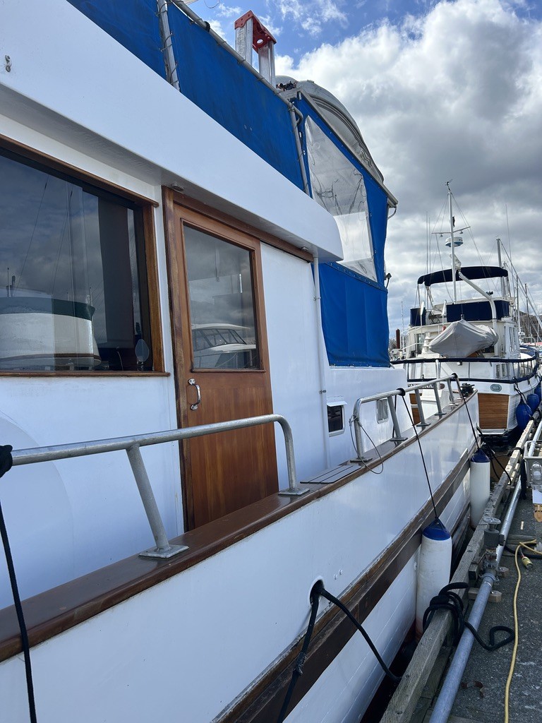 1984 Whal 55′ Tricabin
