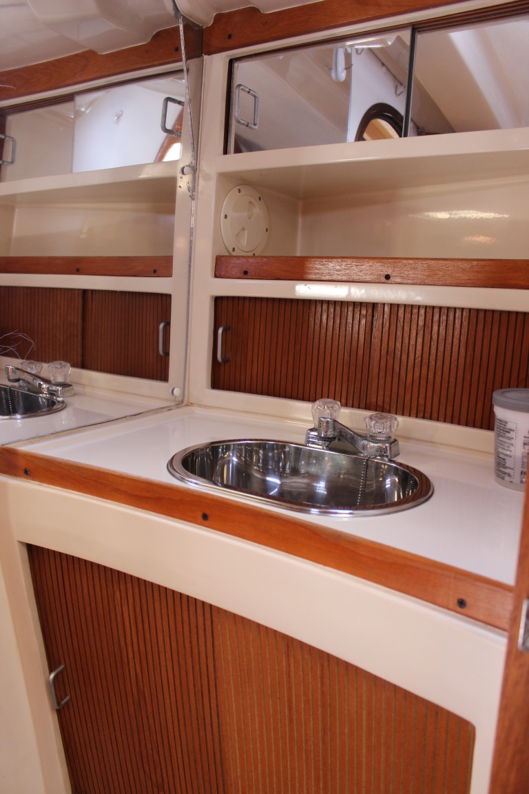 1988 Hunter 33.5 Sloop