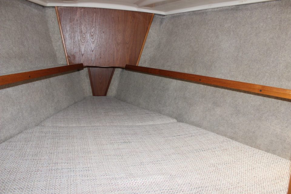 1988 Hunter 33.5 Sloop