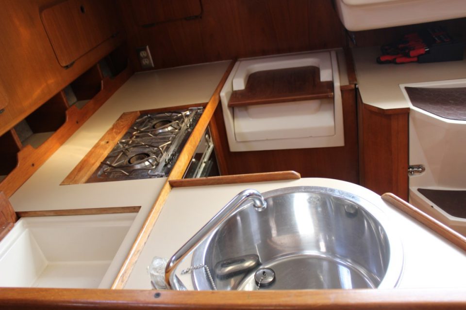 1988 Hunter 33.5 Sloop