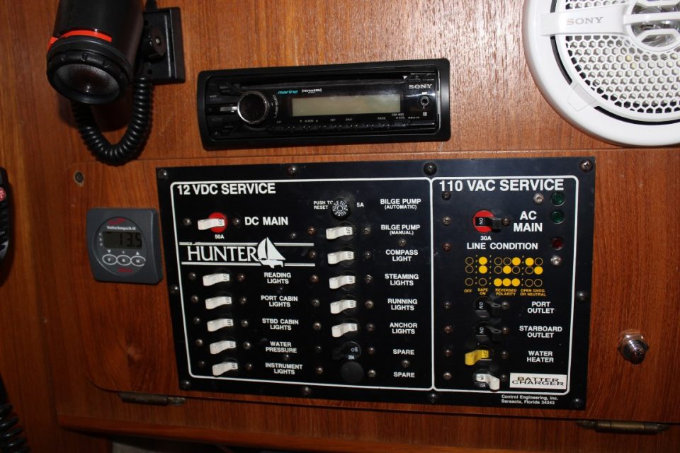 1988 Hunter 33.5 Sloop
