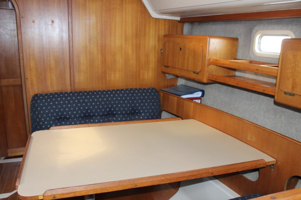 1988 Hunter 33.5 Sloop