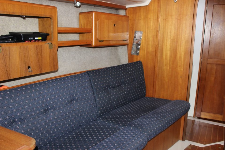 1988 Hunter 33.5 Sloop