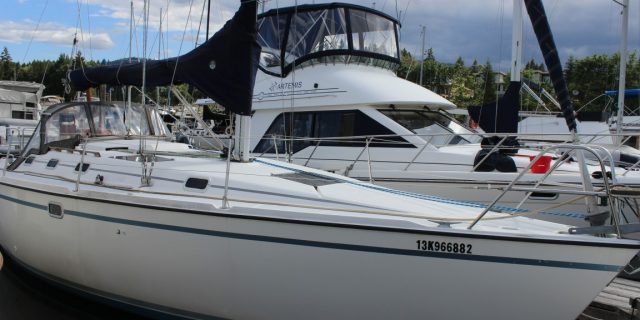 1988 Hunter 33.5 Sloop