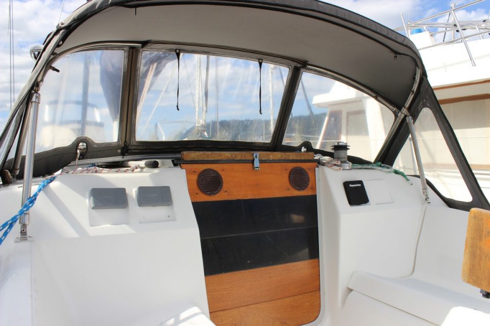 1988 Hunter 33.5 Sloop