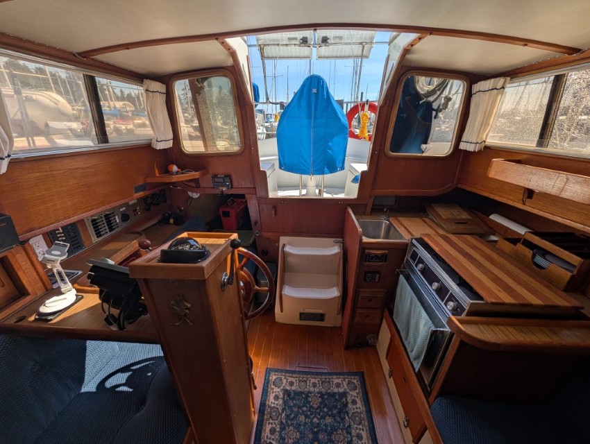 1986 Gulf 29 Pilothouse