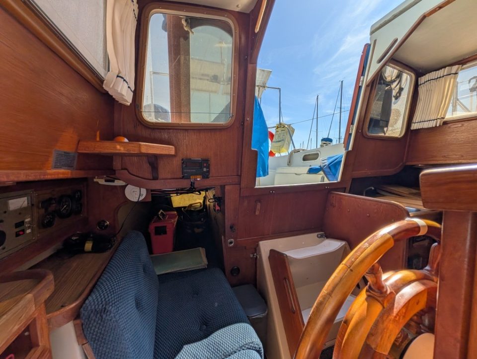1986 Gulf 29 Pilothouse
