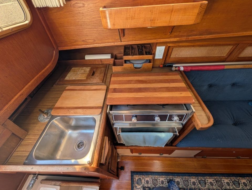 1986 Gulf 29 Pilothouse