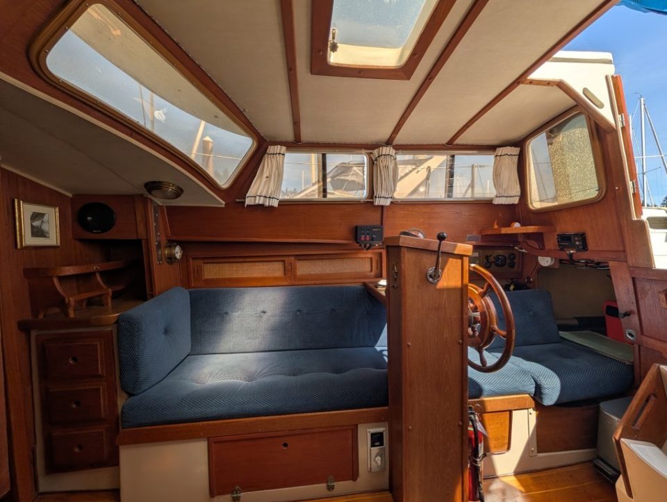 1986 Gulf 29 Pilothouse