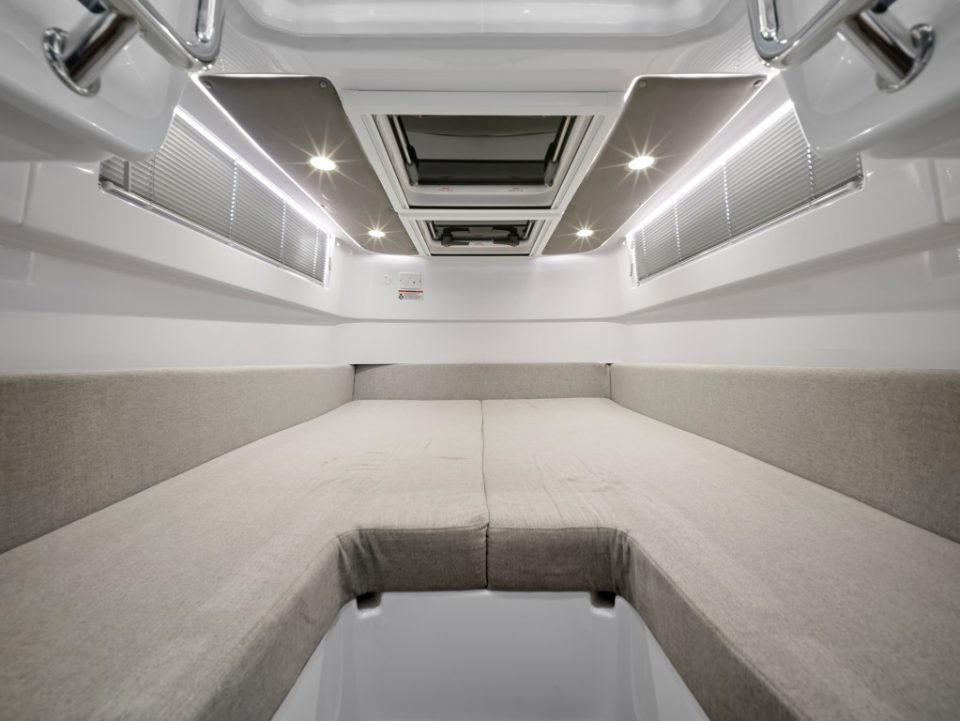 2021 Axopar 37 XC Cross Cabin