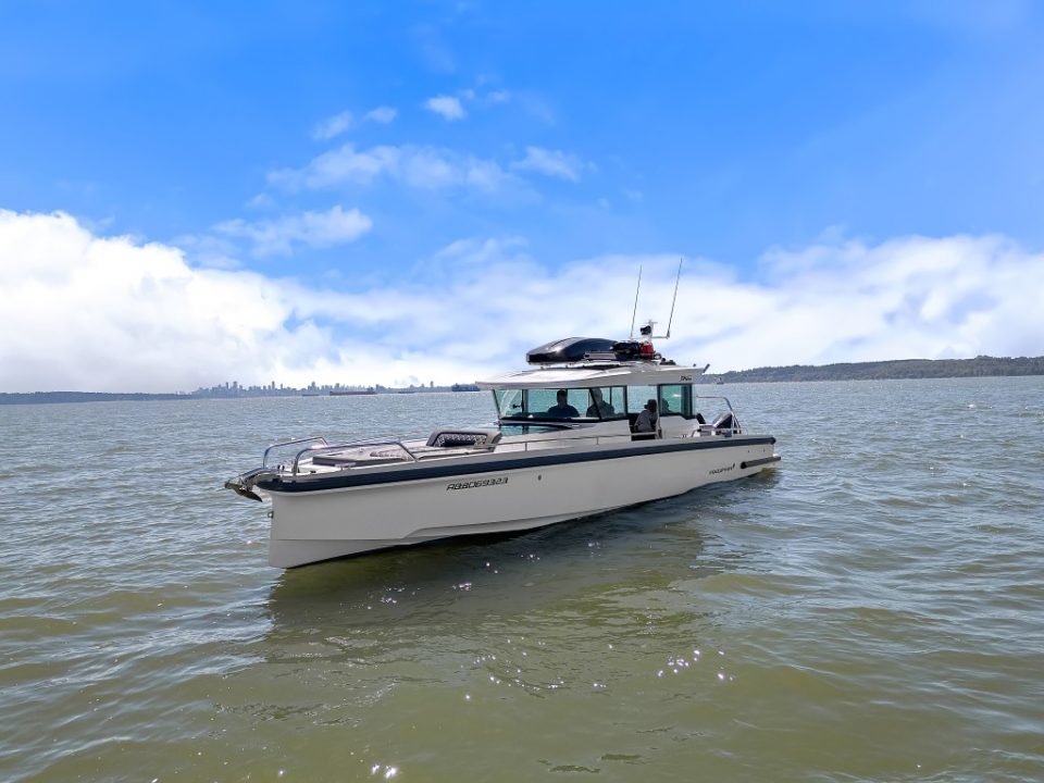 2021 Axopar 37 XC Cross Cabin
