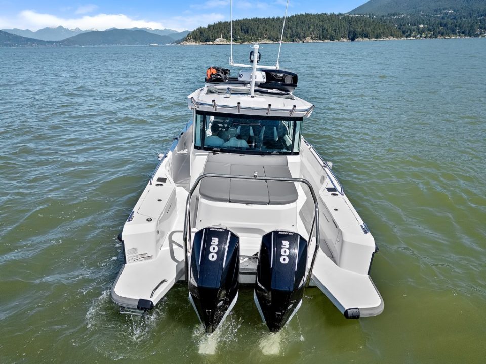 2021 Axopar 37 XC Cross Cabin