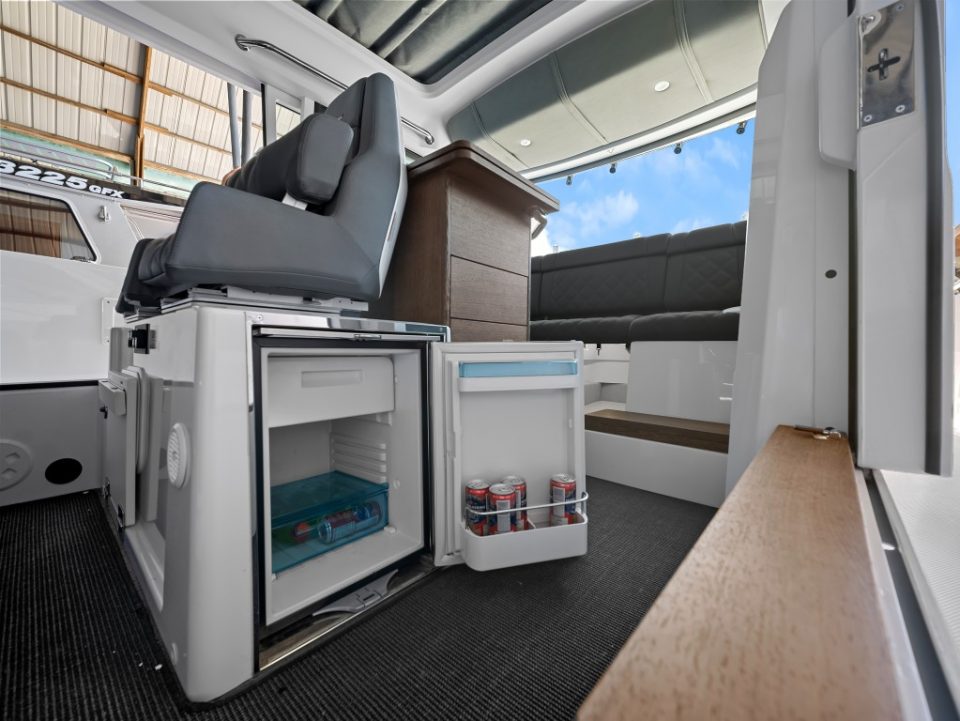 2021 Axopar 37 XC Cross Cabin