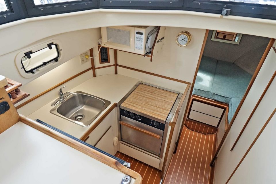 1998 Camano 31 Troll