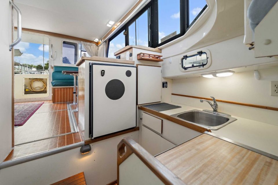 1998 Camano 31 Troll
