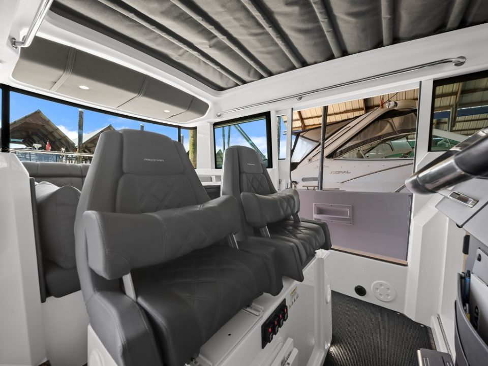 2021 Axopar 37 XC Cross Cabin