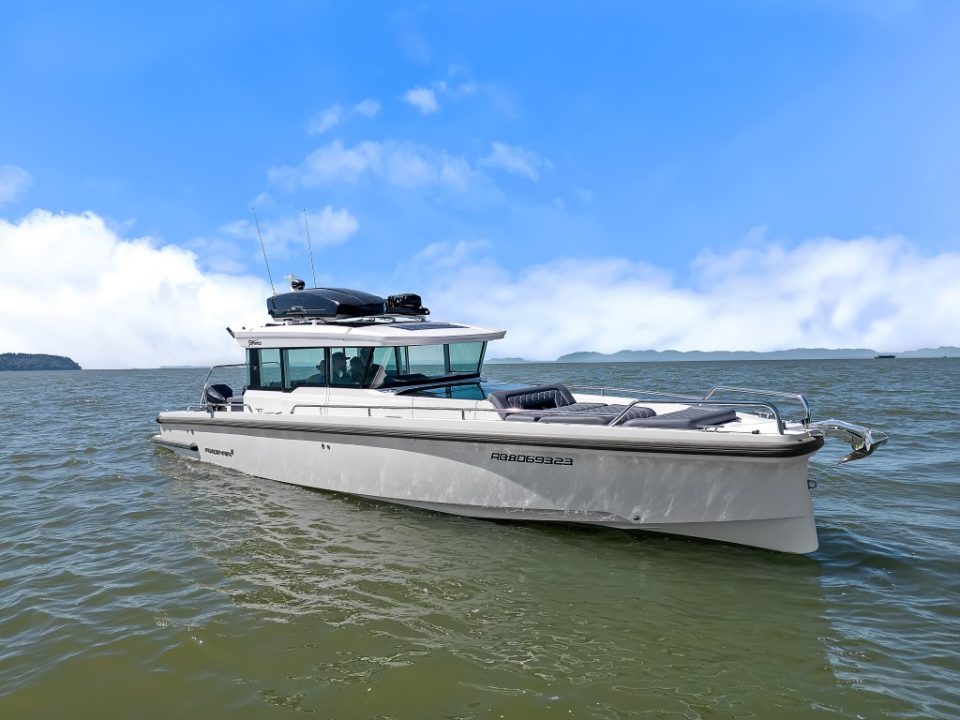 2021 Axopar 37 XC Cross Cabin