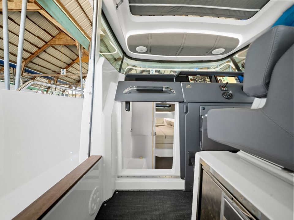 2021 Axopar 37 XC Cross Cabin