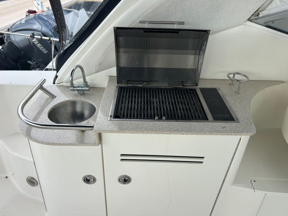 2009 Sea Ray Sundancer 330