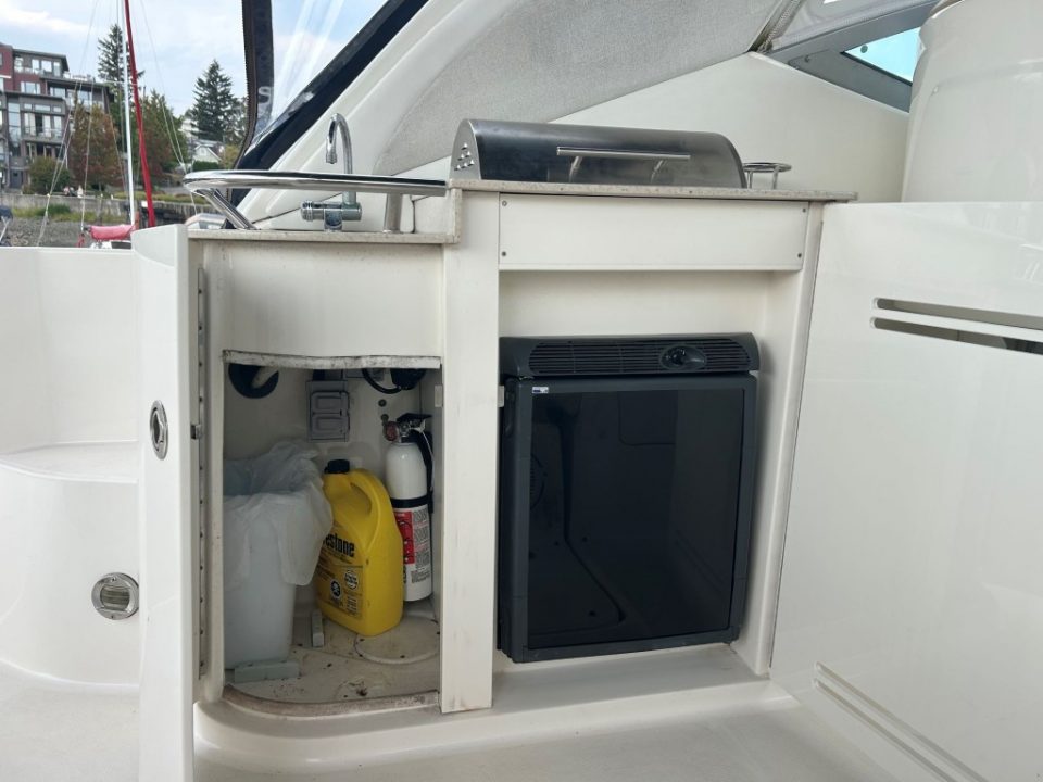 2009 Sea Ray Sundancer 330