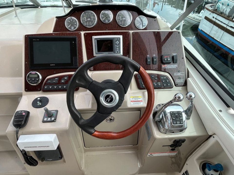 2009 Sea Ray Sundancer 330