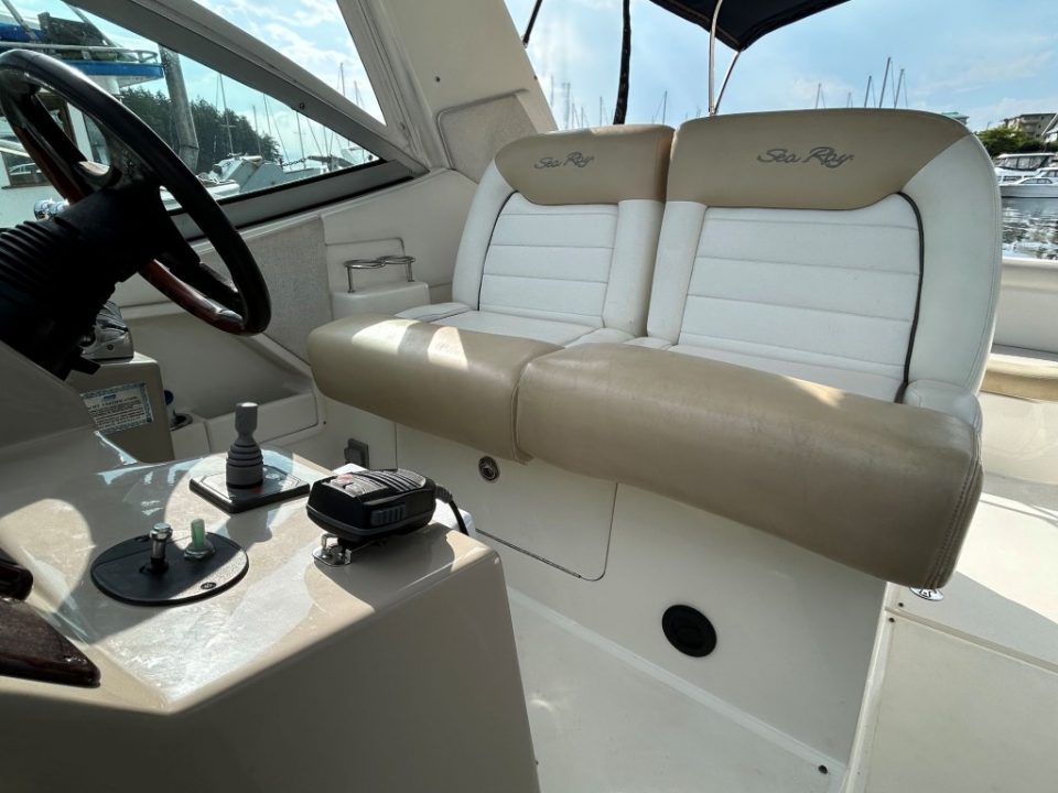 2009 Sea Ray Sundancer 330