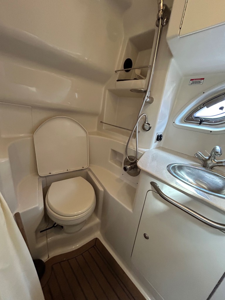 2009 Sea Ray Sundancer 330
