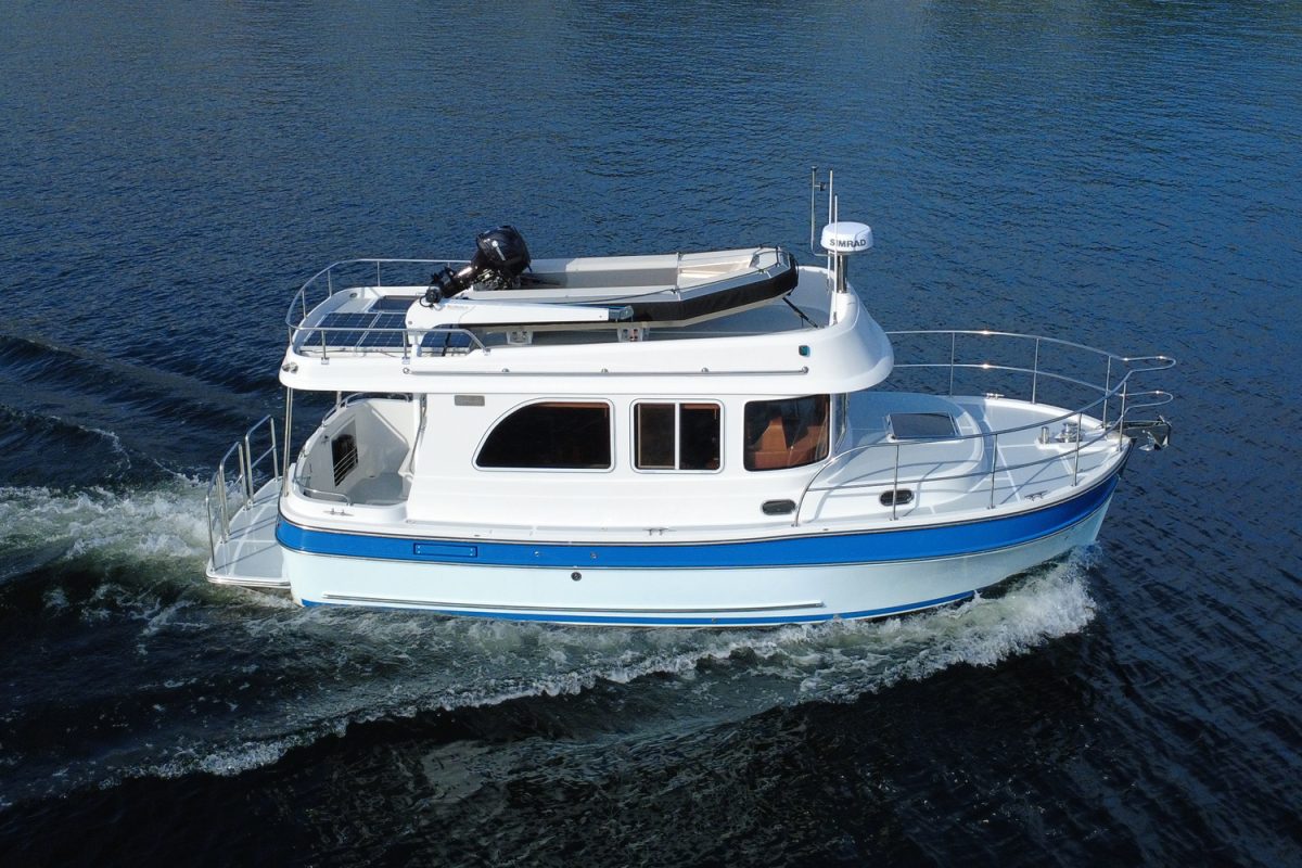 Helmsman Trawlers 31x for Sale in BC | Calibre Yacht Sales