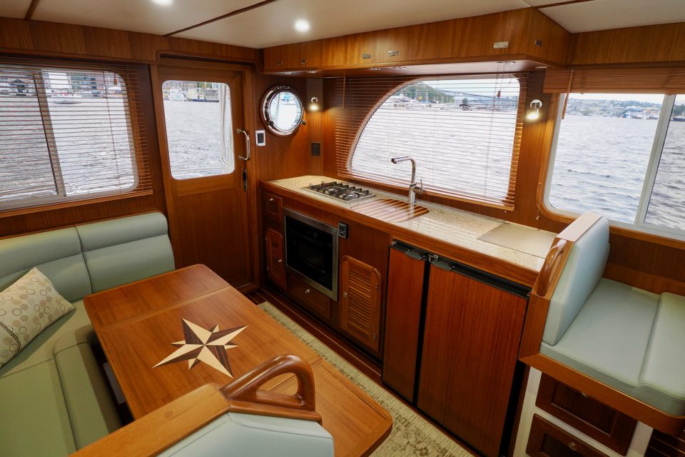 Helmsman Trawlers 31x