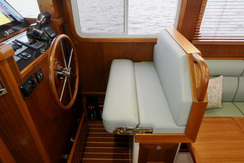 Helmsman Trawlers 31x