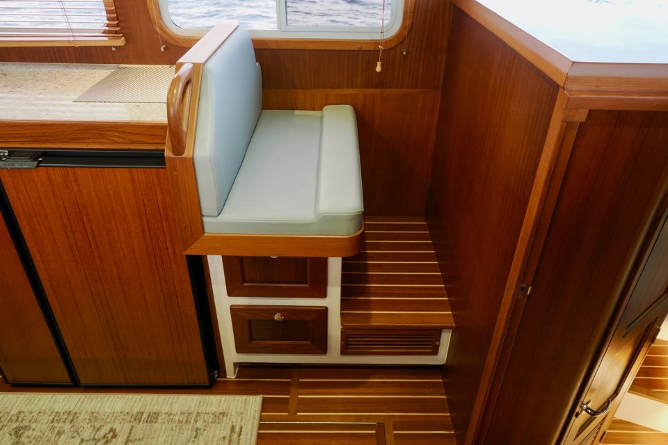 Helmsman Trawlers 31x