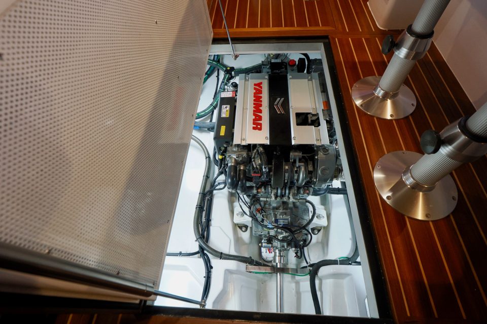 Helmsman Trawlers 31x