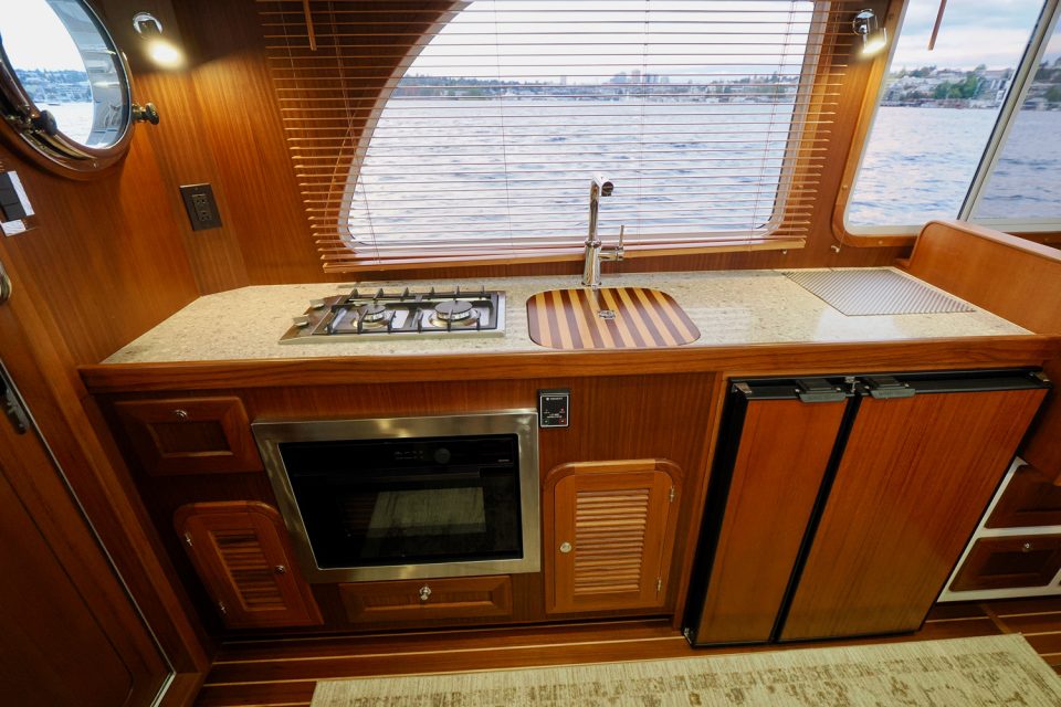 Helmsman Trawlers 31x